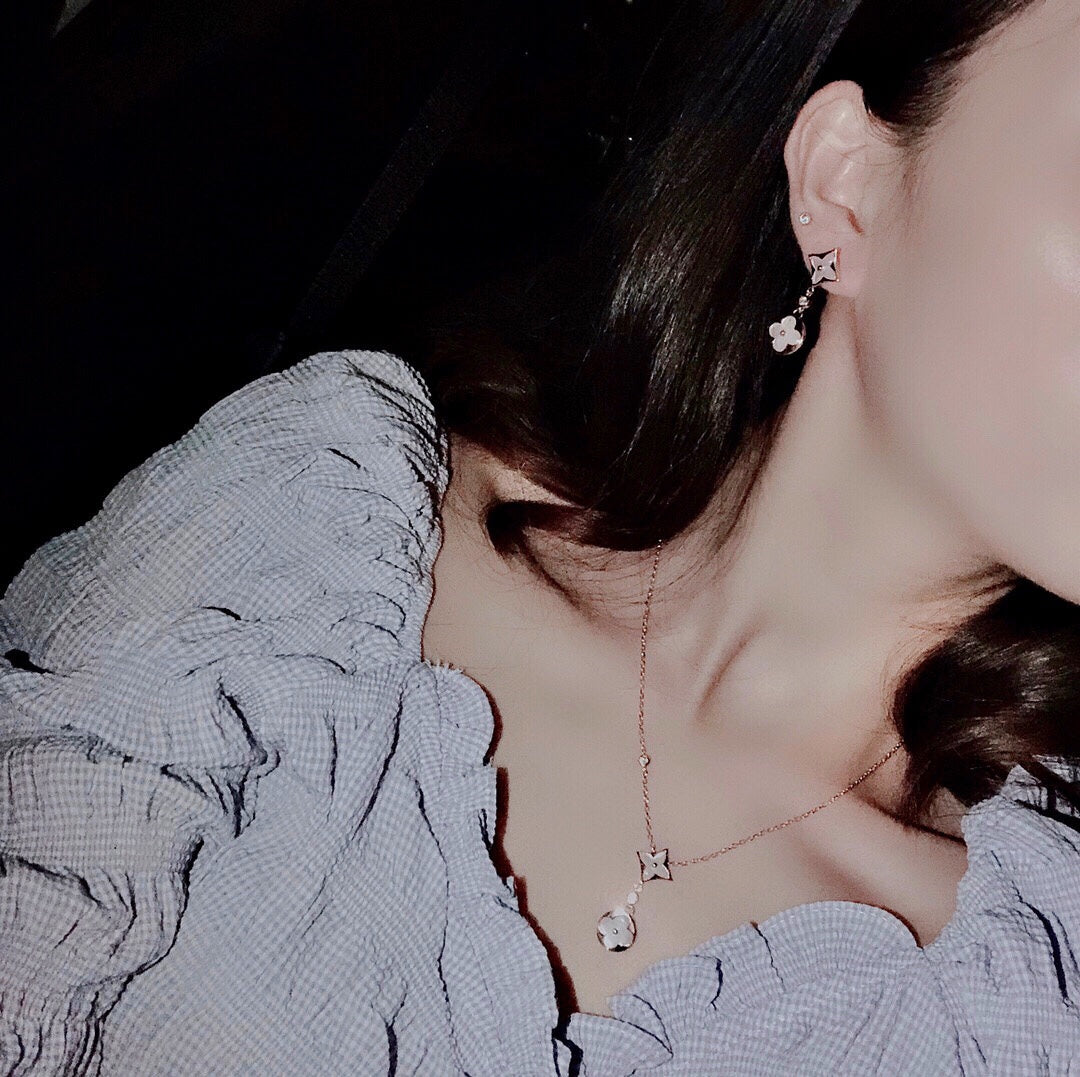 【関税負担なし・送料無料・代引可】【売れ筋】ヴィトン ピアス 未使用 箱付き