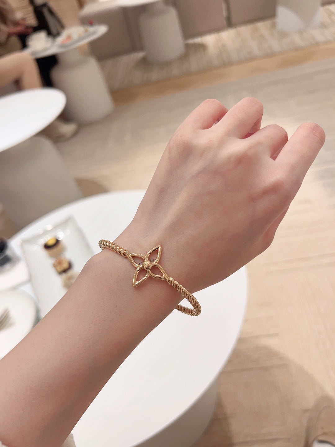 【関税負担なし・送料無料・代引可】ヴィトン バングル 未使用 箱付き