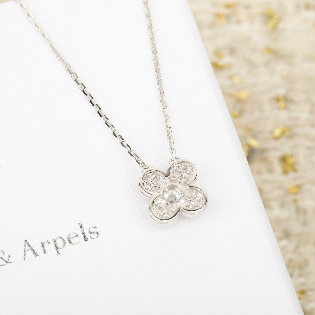 【関税負担なし・送料無料・代引可】ヴァンクリーフ&アーペル ネックレス 未使用 箱付き