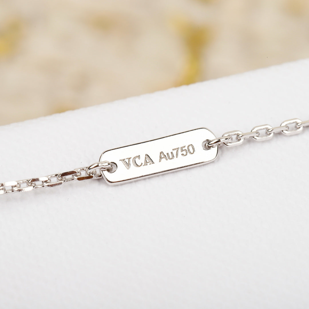 【関税負担なし・送料無料・代引可】ヴァンクリーフ&アーペル ネックレス 未使用 箱付き