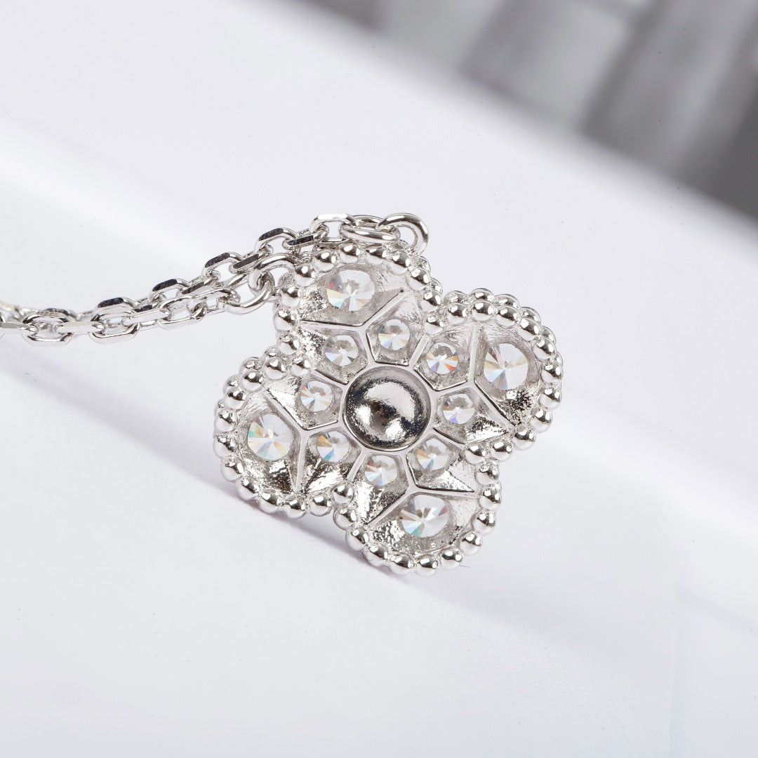 【関税負担なし・送料無料・代引可】ヴァンクリーフ&アーペル ネックレス 未使用 箱付き