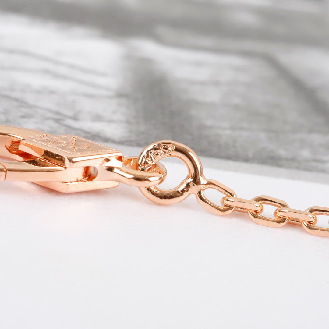 【関税負担なし・送料無料・代引可】ヴァンクリーフ&アーペル ネックレス 未使用 箱付き