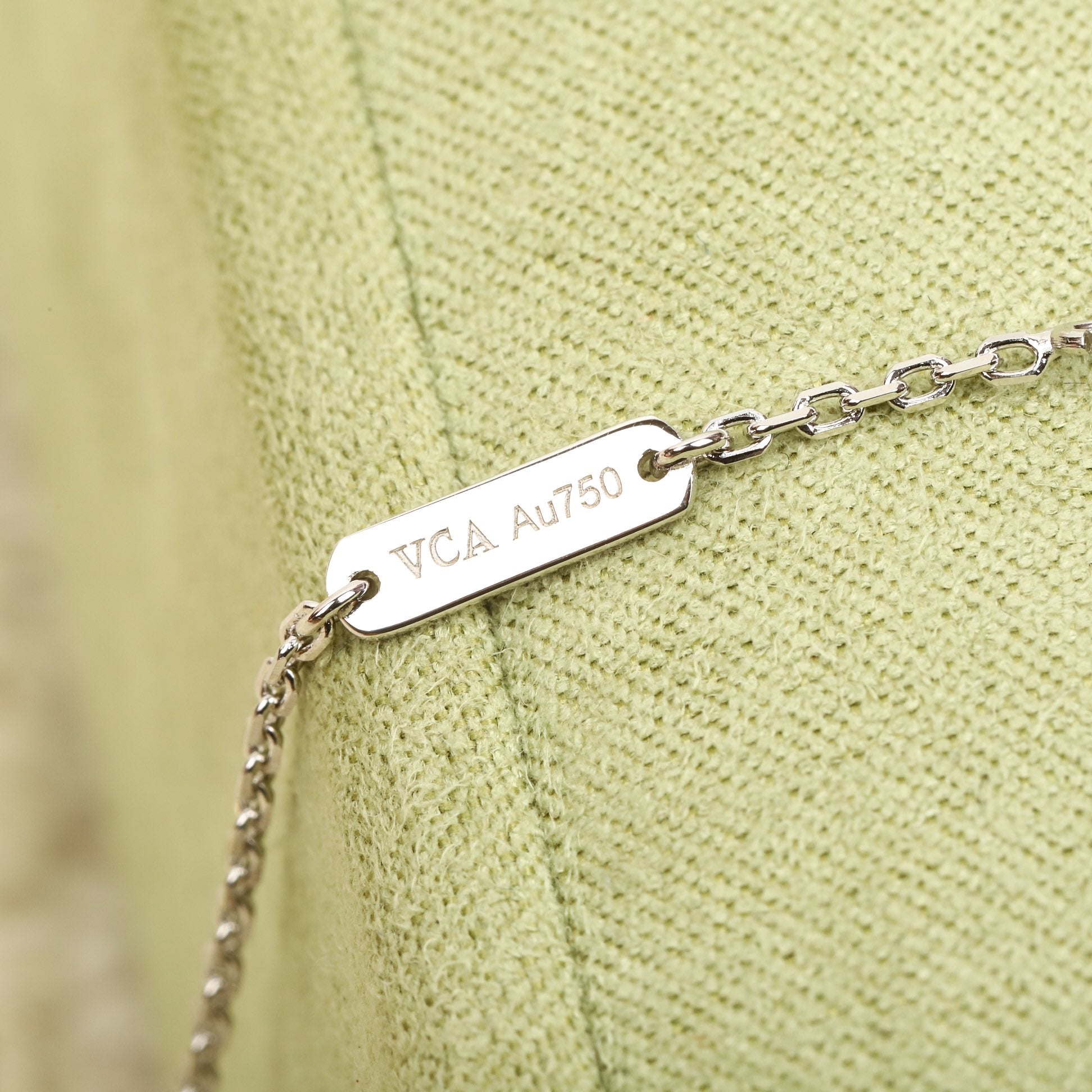 【関税負担なし・送料無料・代引可】ヴァンクリーフ&アーペル ネックレス 未使用 箱付き