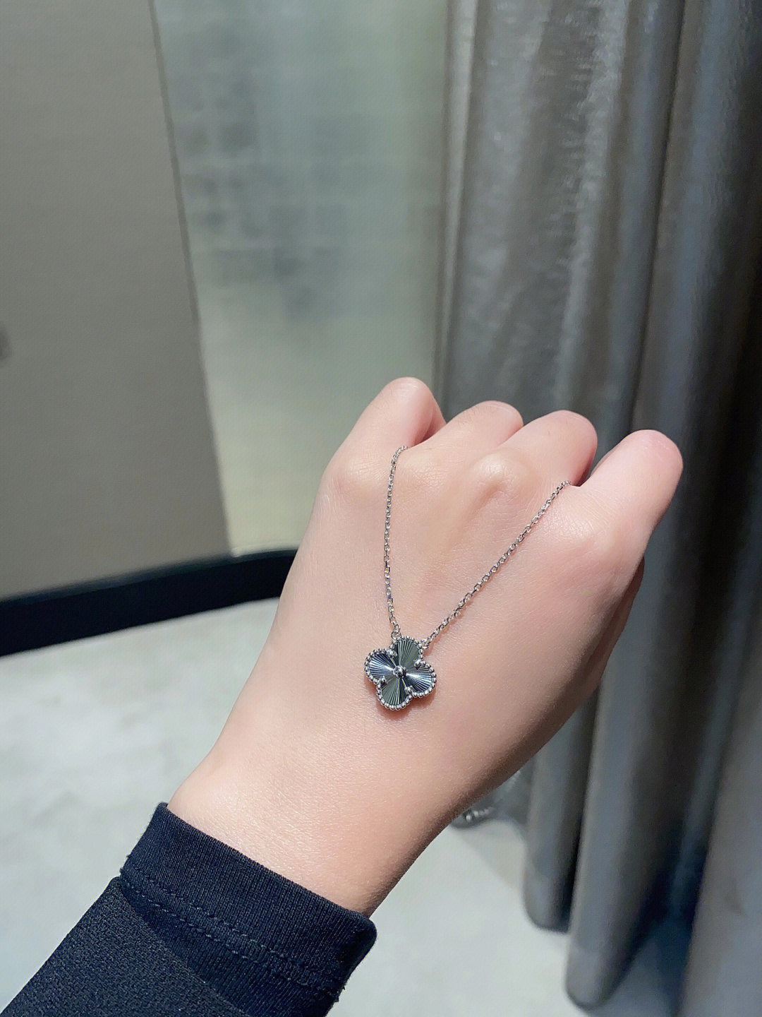 【関税負担なし・送料無料・代引可】ヴァンクリーフ&アーペル ネックレス 未使用 箱付き