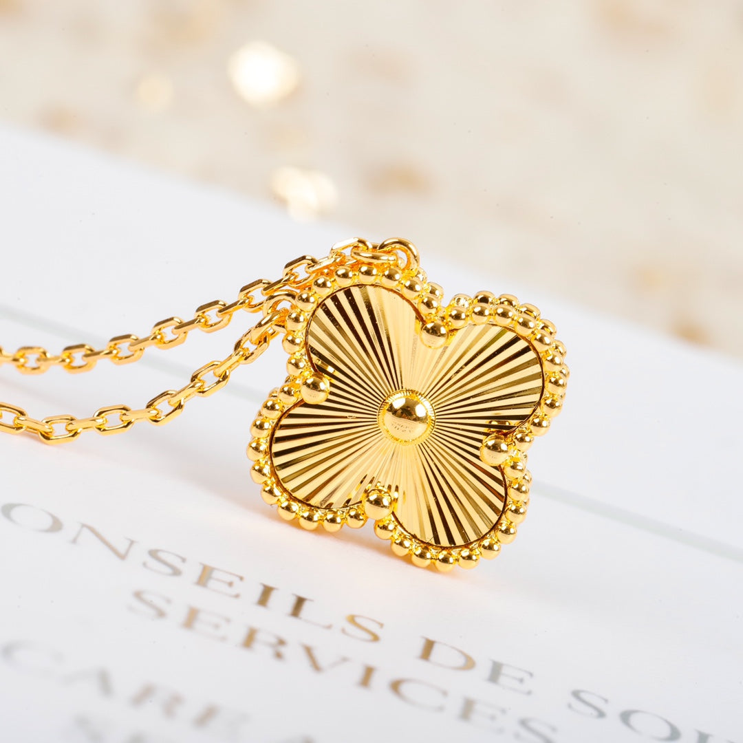 【関税負担なし・送料無料・代引可】ヴァンクリーフ&アーペル ネックレス 未使用 箱付き