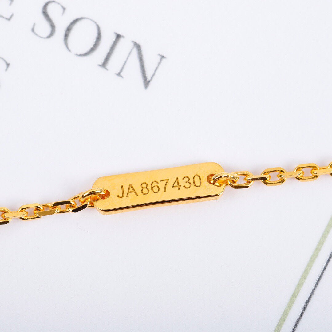 【関税負担なし・送料無料・代引可】ヴァンクリーフ&アーペル ネックレス 未使用 箱付き