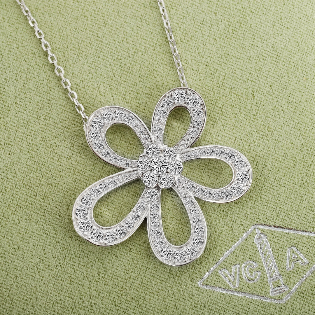 【関税負担なし・送料無料・代引可】ヴァンクリーフ&アーペル ネックレス 未使用 箱付き