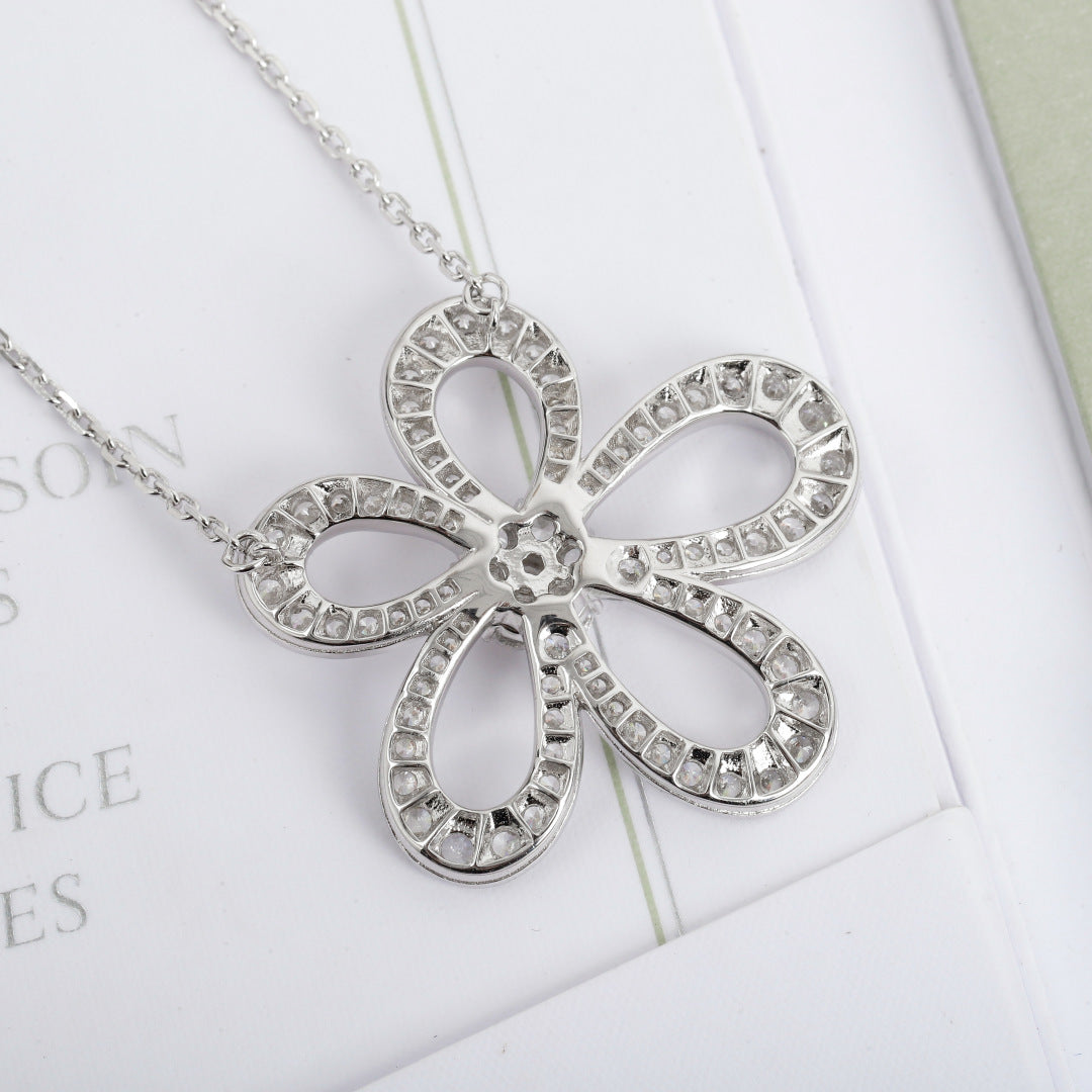 【関税負担なし・送料無料・代引可】ヴァンクリーフ&アーペル ネックレス 未使用 箱付き