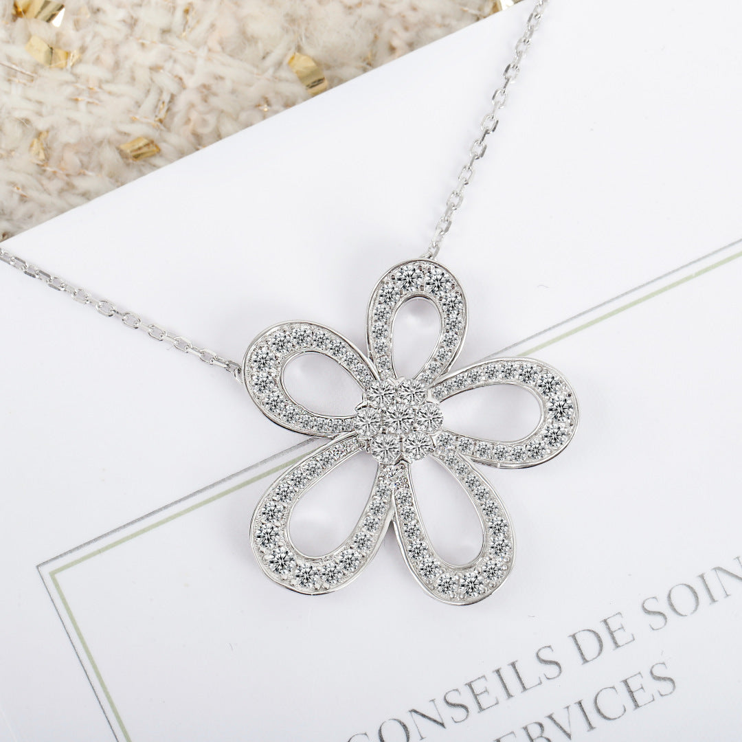 【関税負担なし・送料無料・代引可】ヴァンクリーフ&アーペル ネックレス 未使用 箱付き