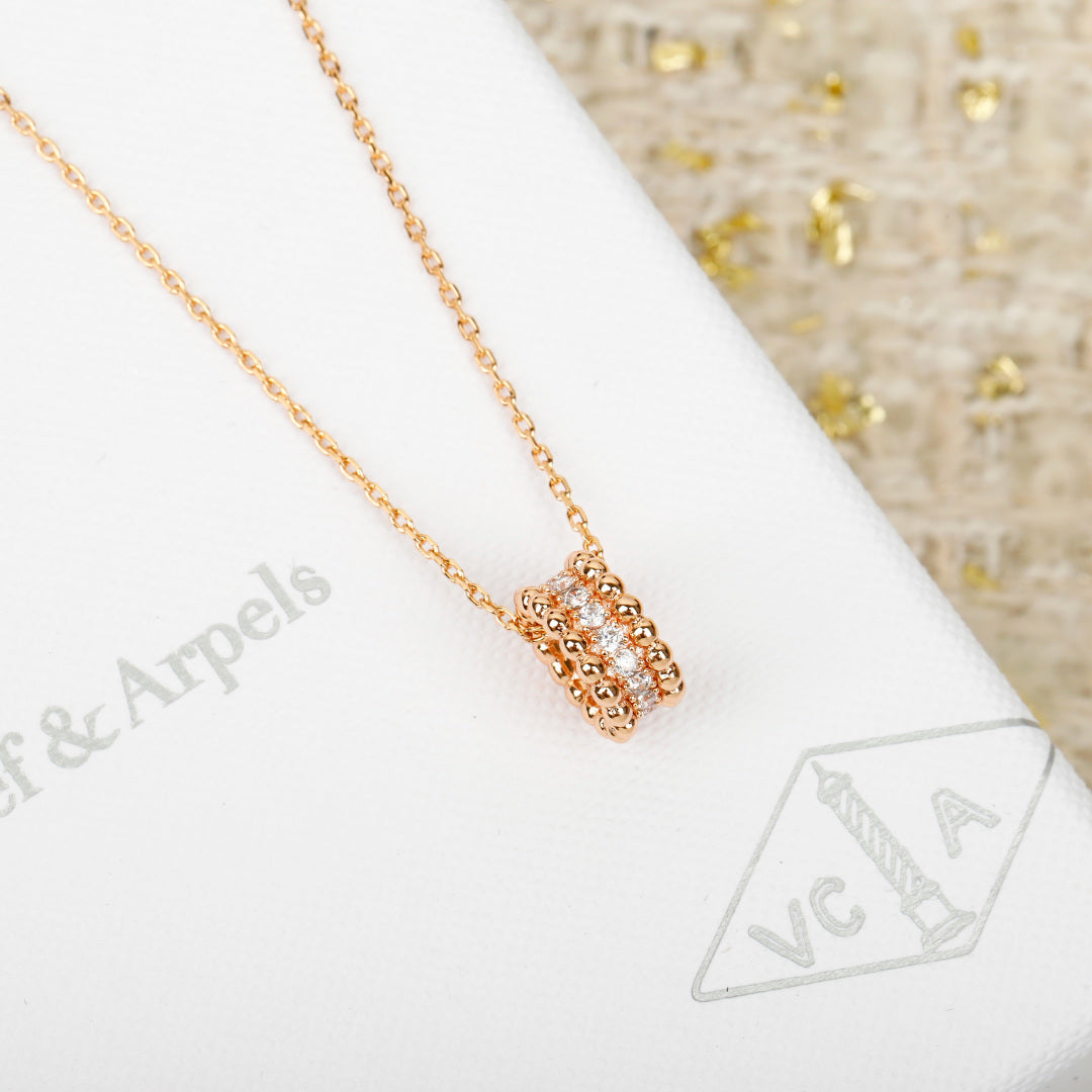 【関税負担なし・送料無料・代引可】ヴァンクリーフ&アーペル ネックレス 未使用 箱付き