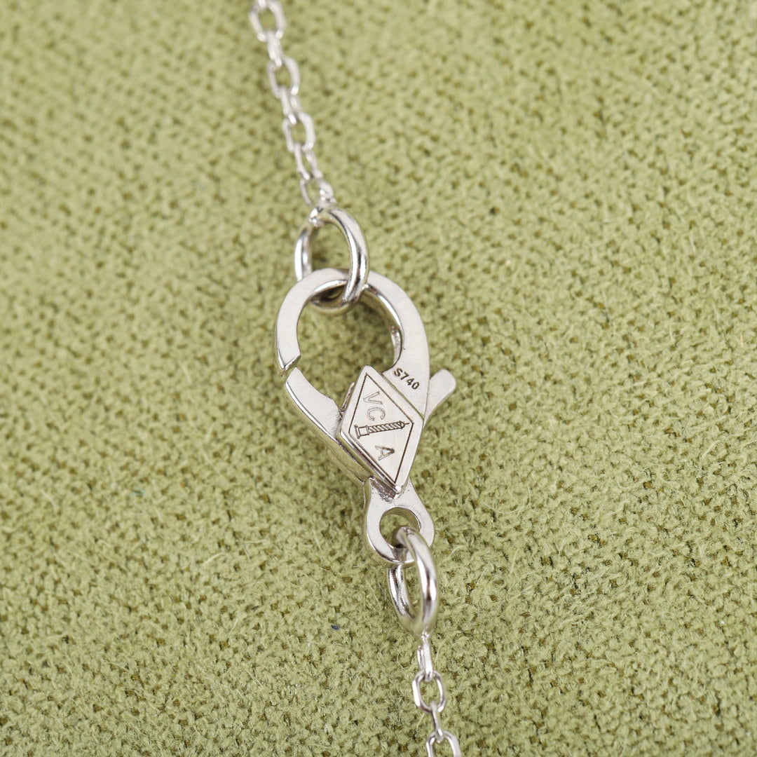 【関税負担なし・送料無料・代引可】ヴァンクリーフ&アーペル ネックレス 未使用 箱付き