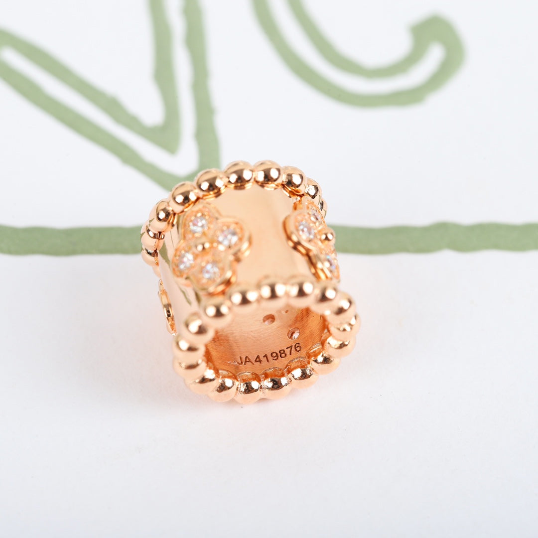 【関税負担なし・送料無料・代引可】ヴァンクリーフ&アーペル ネックレス 未使用 箱付き