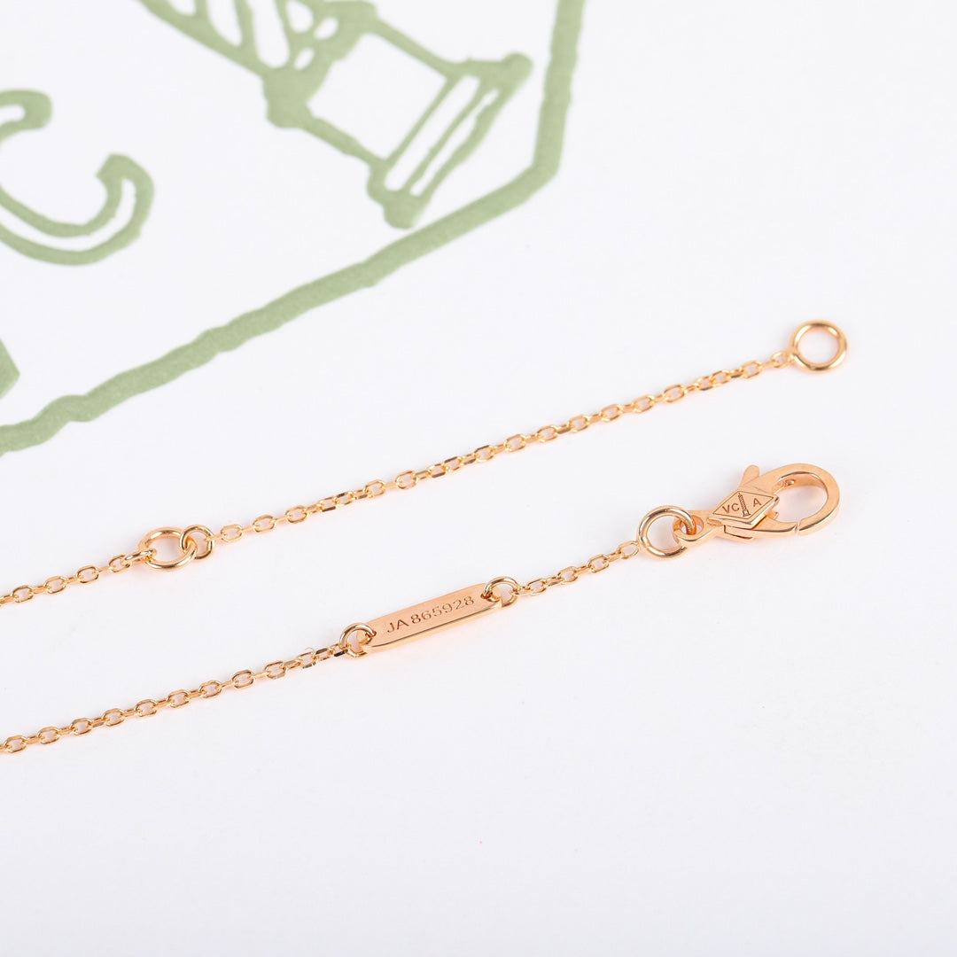 【関税負担なし・送料無料・代引可】ヴァンクリーフ&アーペル ネックレス 未使用 箱付き