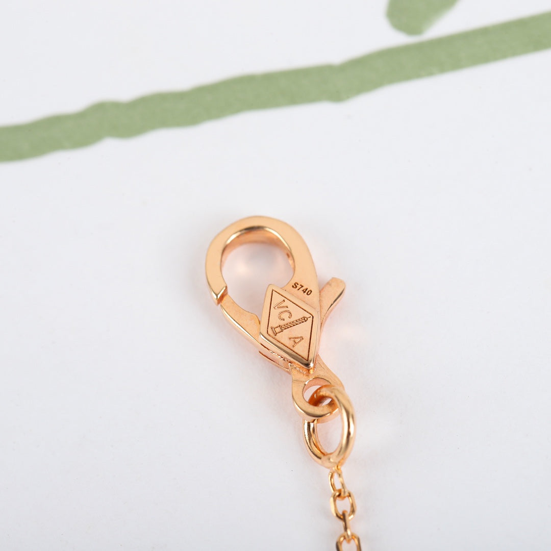 【関税負担なし・送料無料・代引可】ヴァンクリーフ&アーペル ネックレス 未使用 箱付き