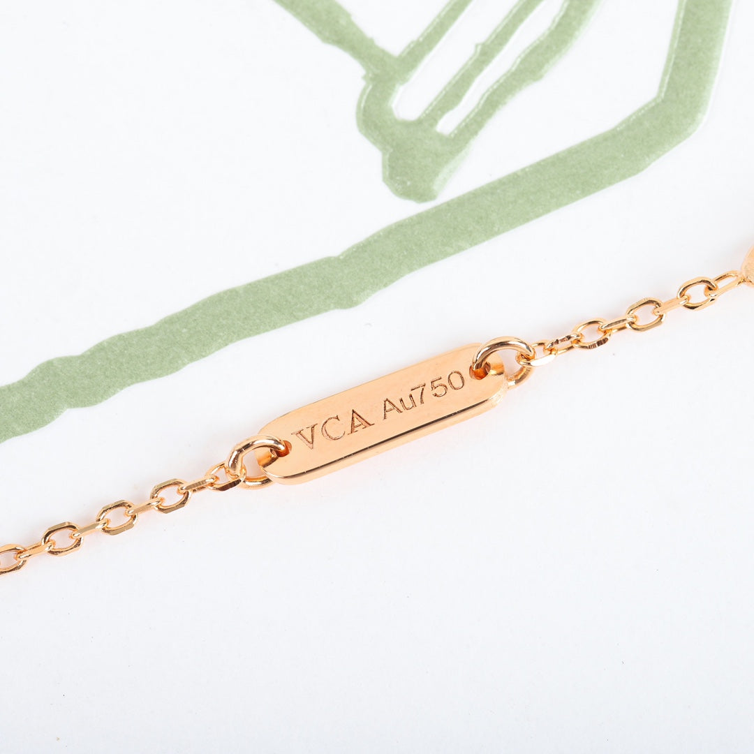 【関税負担なし・送料無料・代引可】ヴァンクリーフ&アーペル ネックレス 未使用 箱付き