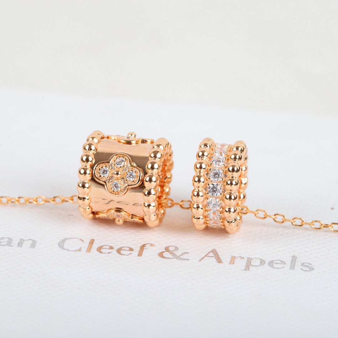 【関税負担なし・送料無料・代引可】ヴァンクリーフ&アーペル ネックレス 未使用 箱付き