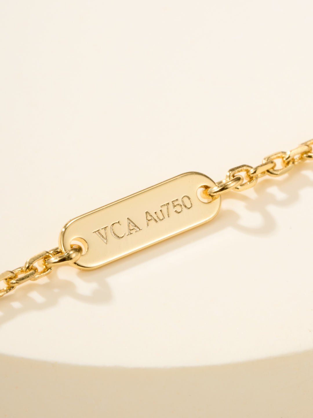 【関税負担なし・送料無料・代引可】ヴァンクリーフ&アーペル ネックレス 未使用 箱付き