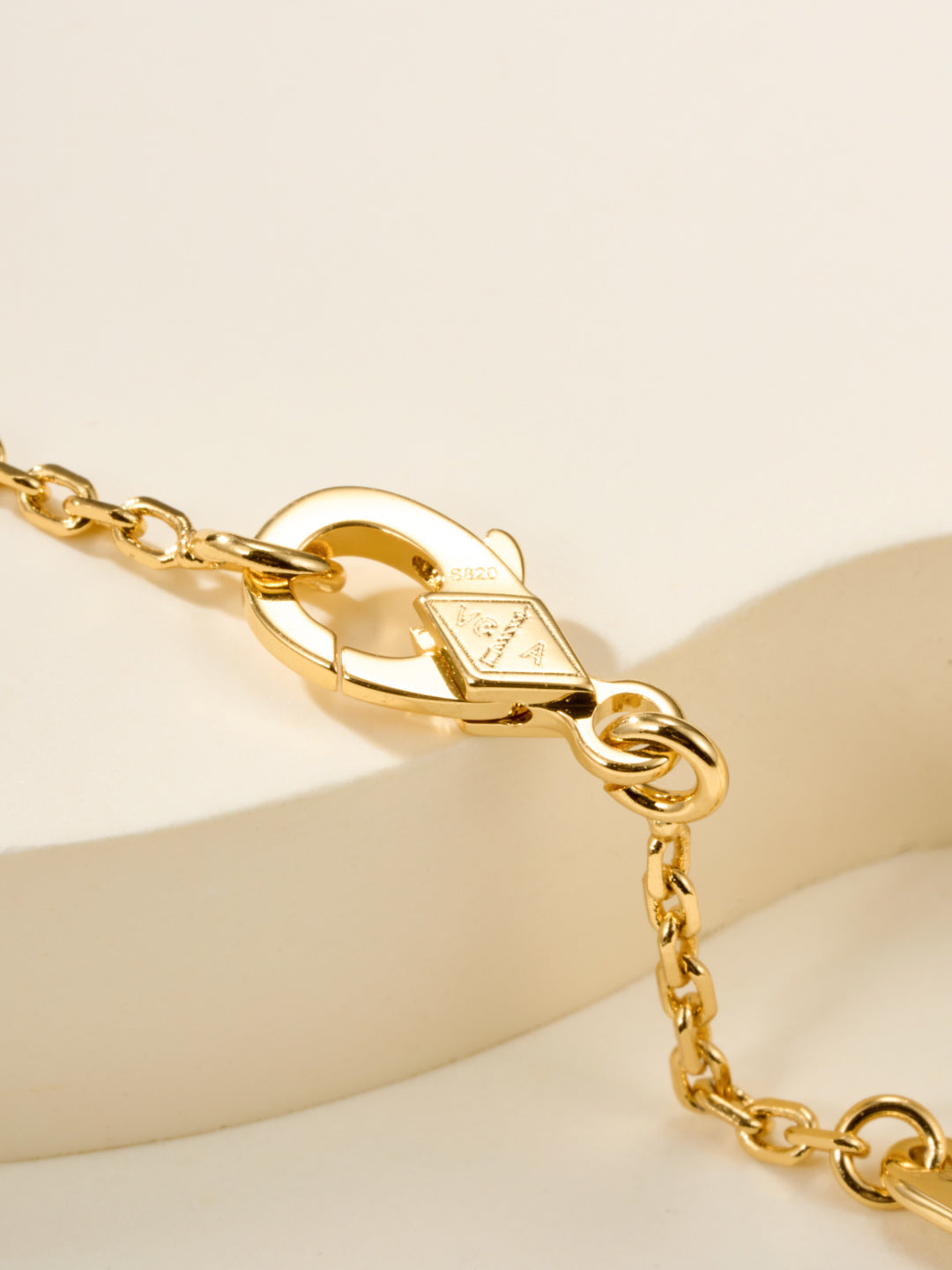 【関税負担なし・送料無料・代引可】ヴァンクリーフ&アーペル ネックレス 未使用 箱付き