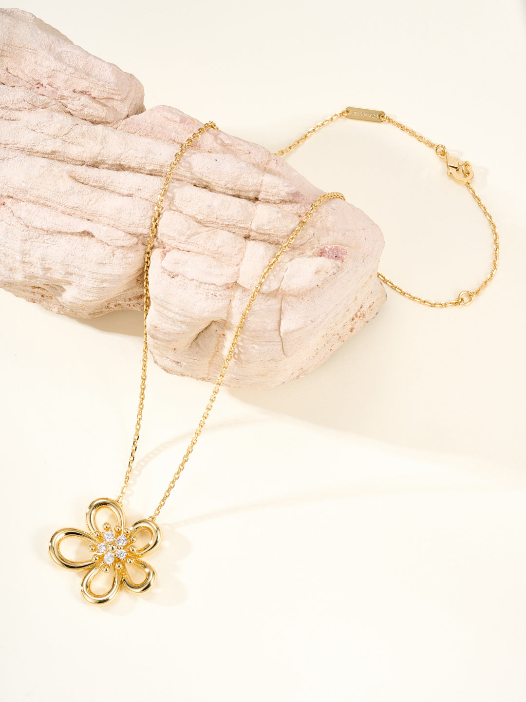 【関税負担なし・送料無料・代引可】ヴァンクリーフ&アーペル ネックレス 未使用 箱付き