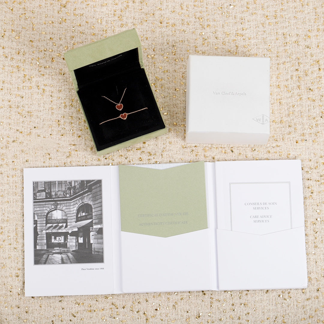 【関税負担なし・送料無料・代引可】ヴァンクリーフ&アーペル ネックレス 未使用 箱付き