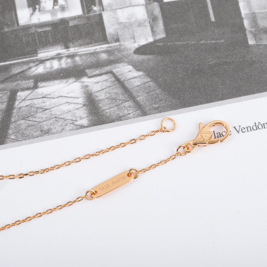 【関税負担なし・送料無料・代引可】ヴァンクリーフ&アーペル ネックレス 未使用 箱付き