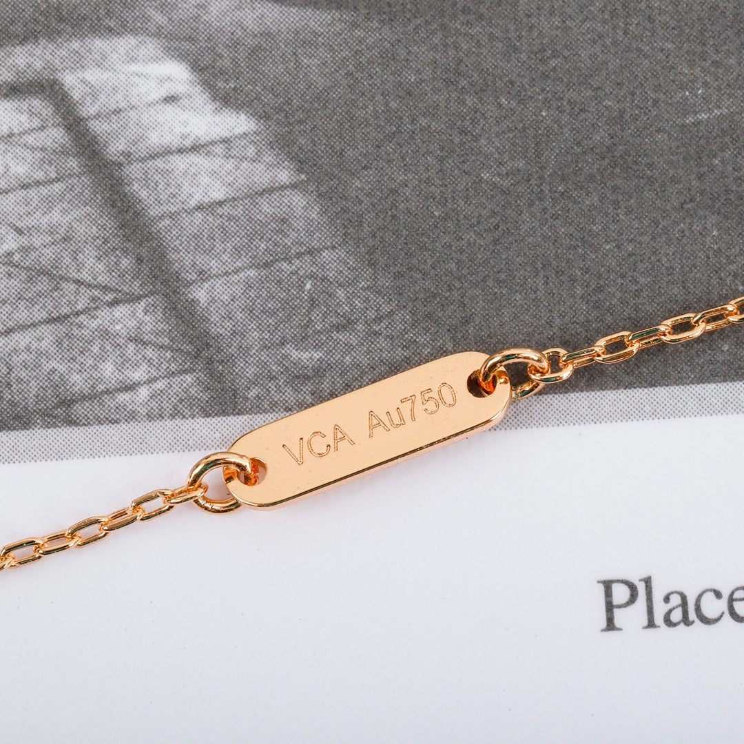 【関税負担なし・送料無料・代引可】ヴァンクリーフ&アーペル ネックレス 未使用 箱付き