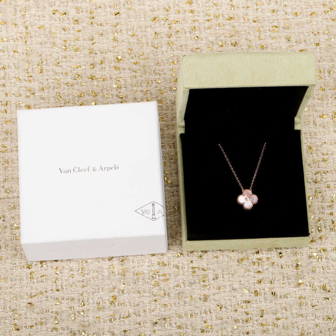 【関税負担なし・送料無料・代引可】ヴァンクリーフ&アーペル ネックレス 未使用 箱付き