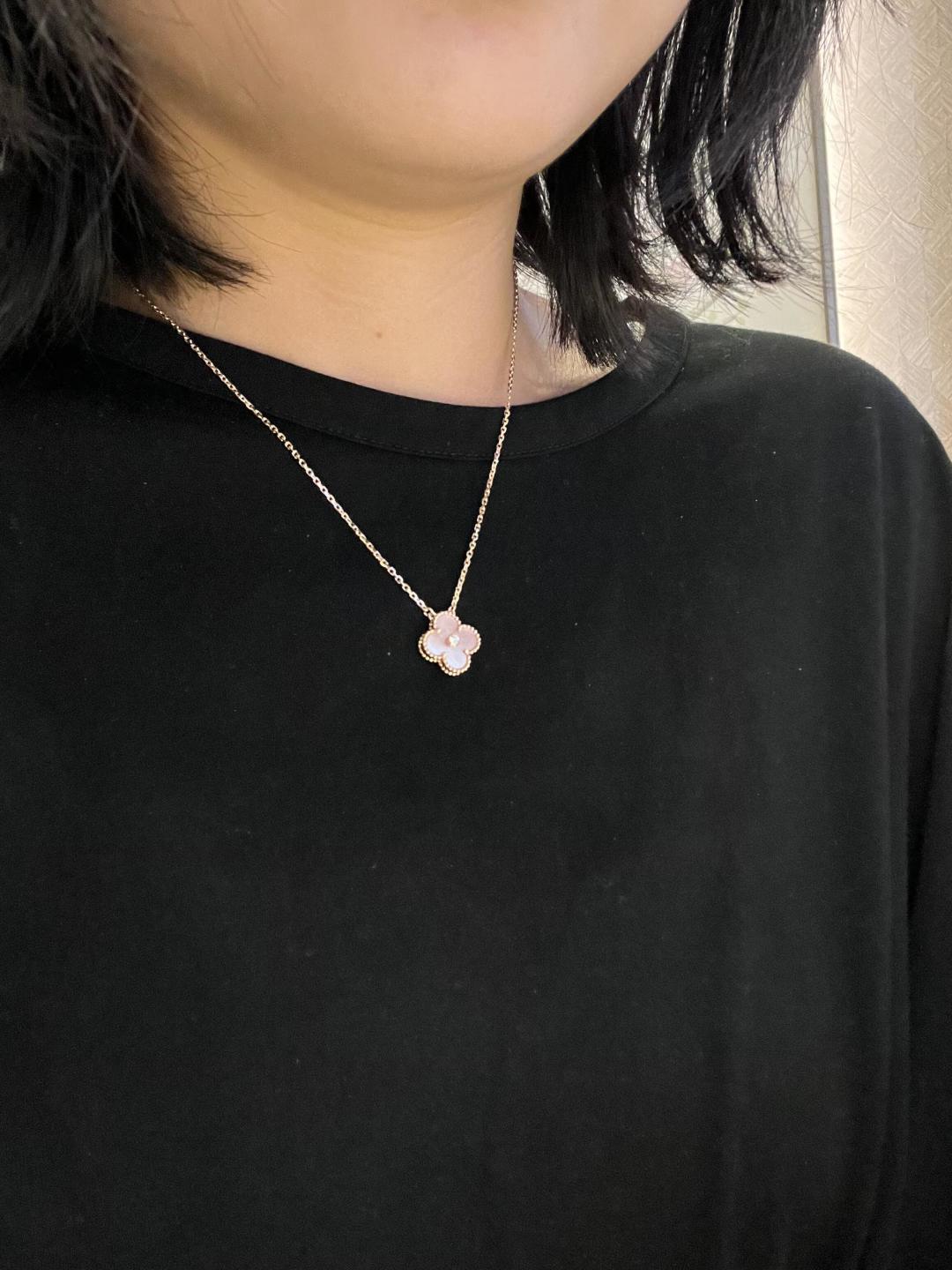 【関税負担なし・送料無料・代引可】ヴァンクリーフ&アーペル ネックレス 未使用 箱付き