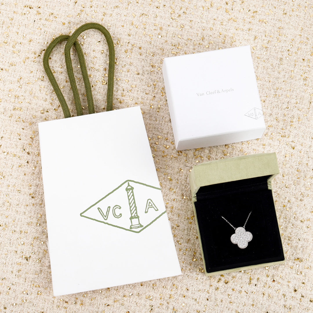 【関税負担なし・送料無料・代引可】ヴァンクリーフ&アーペル ネックレス 未使用 箱付き