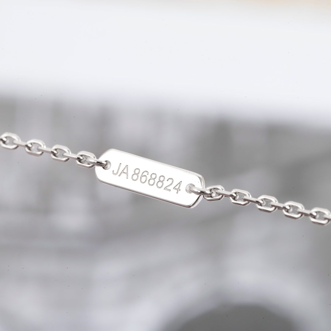 【関税負担なし・送料無料・代引可】ヴァンクリーフ&アーペル ネックレス 未使用 箱付き