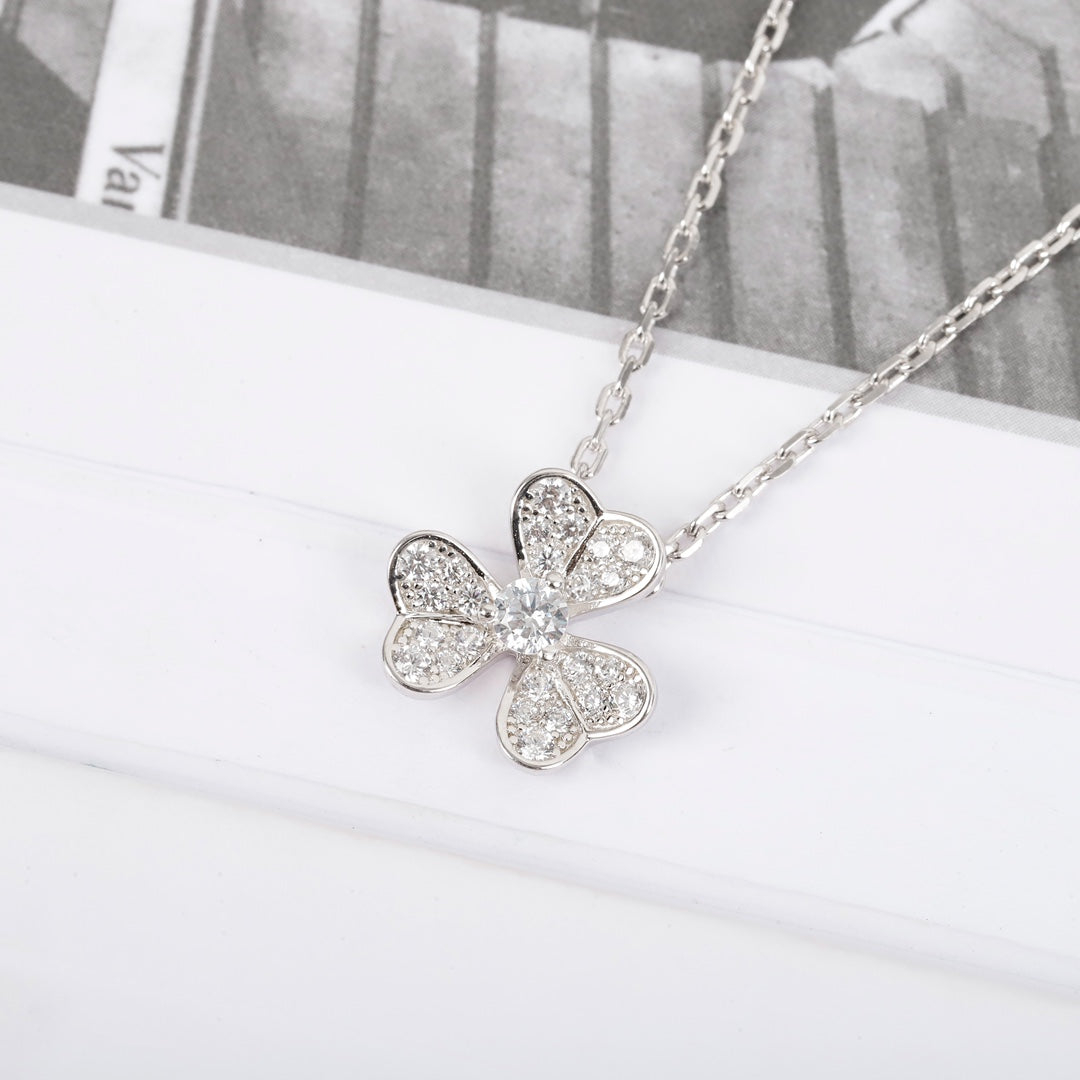 【関税負担なし・送料無料・代引可】ヴァンクリーフ&アーペル ネックレス 未使用 箱付き