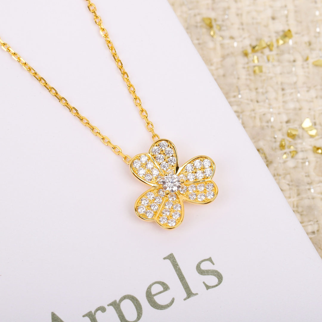 【関税負担なし・送料無料・代引可】ヴァンクリーフ&アーペル ネックレス 未使用 箱付き