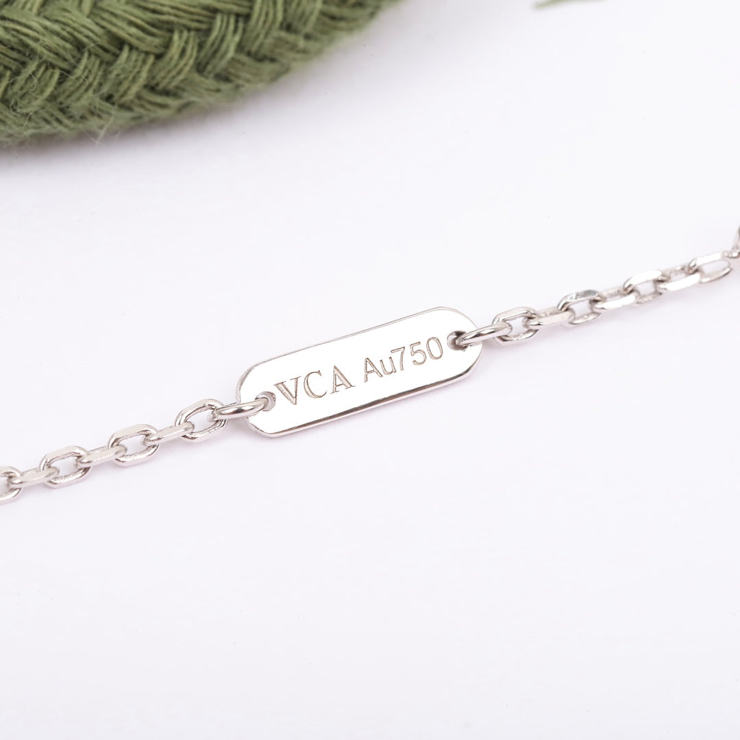 【関税負担なし・送料無料・代引可】ヴァンクリーフ&アーペル ネックレス 未使用 箱付き