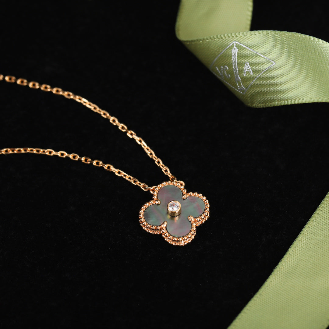 【関税負担なし・送料無料・代引可】ヴァンクリーフ&アーペル ネックレス 未使用 箱付き