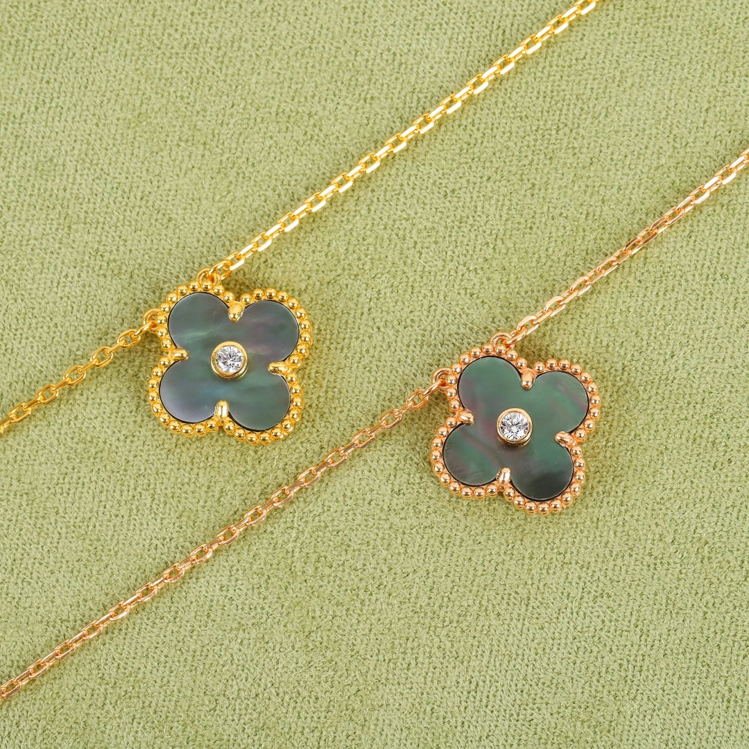 【関税負担なし・送料無料・代引可】ヴァンクリーフ&アーペル ネックレス 未使用 箱付き