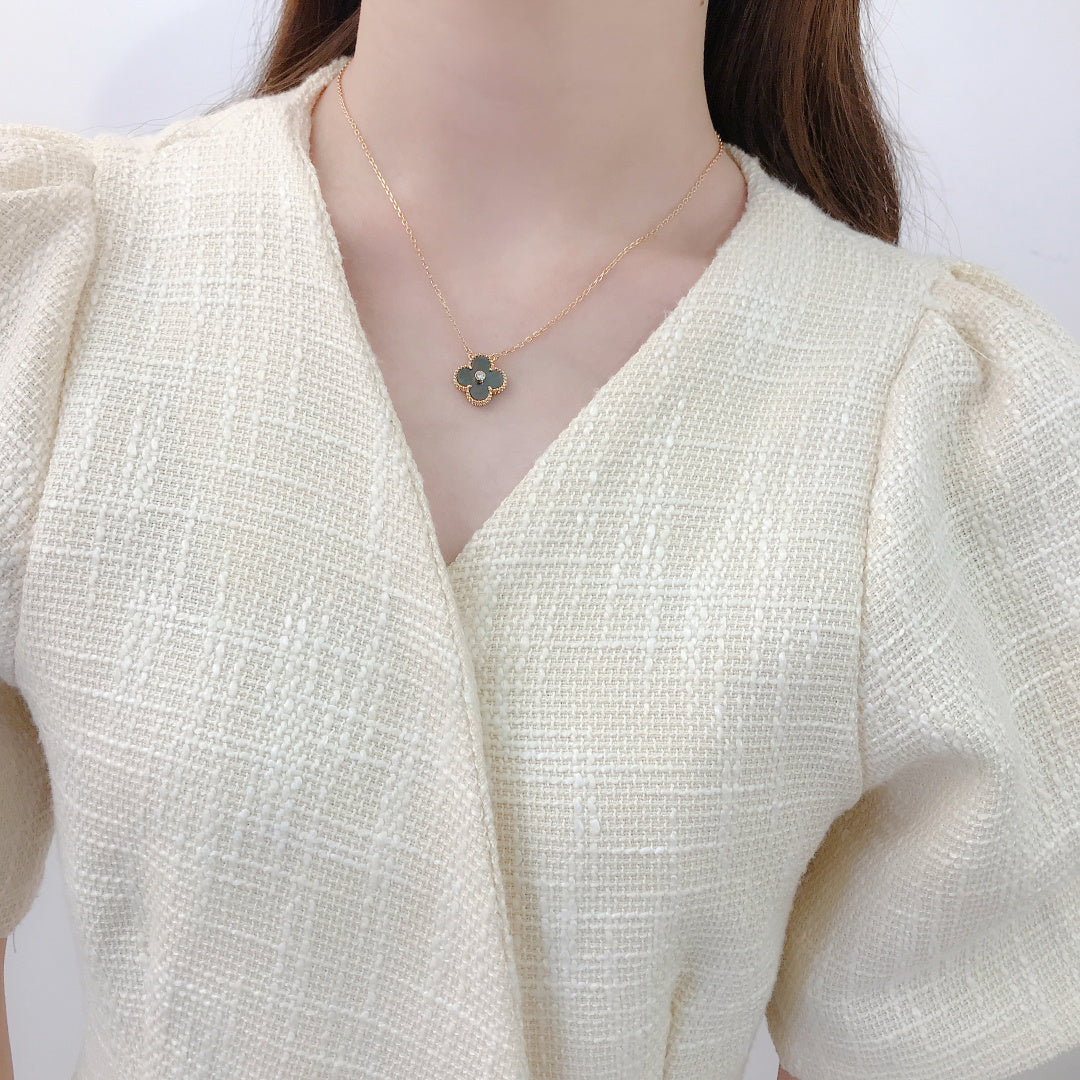 【関税負担なし・送料無料・代引可】ヴァンクリーフ&アーペル ネックレス 未使用 箱付き