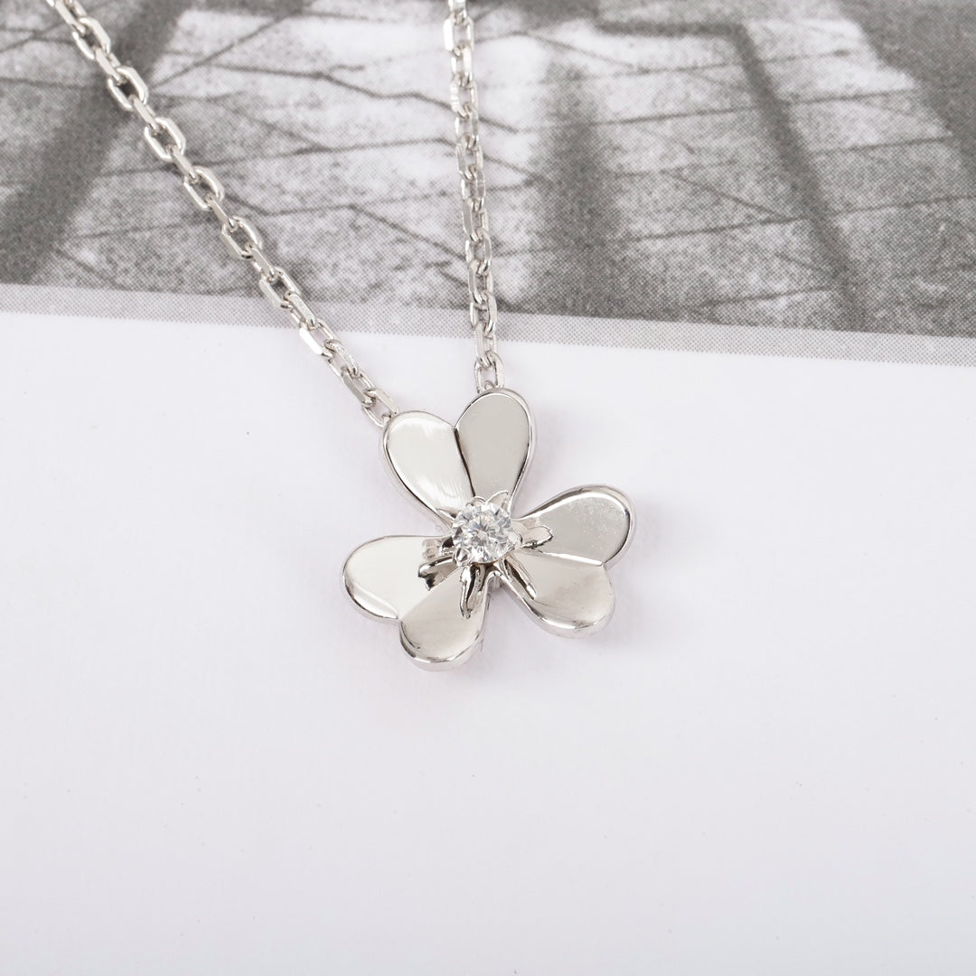 【関税負担なし・送料無料・代引可】ヴァンクリーフ&アーペル ネックレス 未使用 箱付き