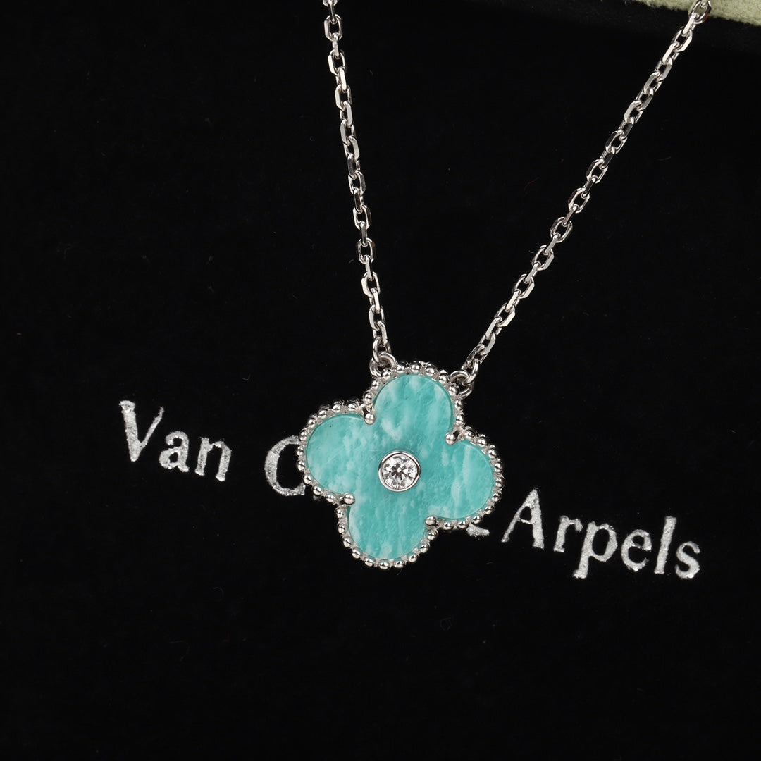 【関税負担なし・送料無料・代引可】ヴァンクリーフ&アーペル ネックレス 未使用 箱付き