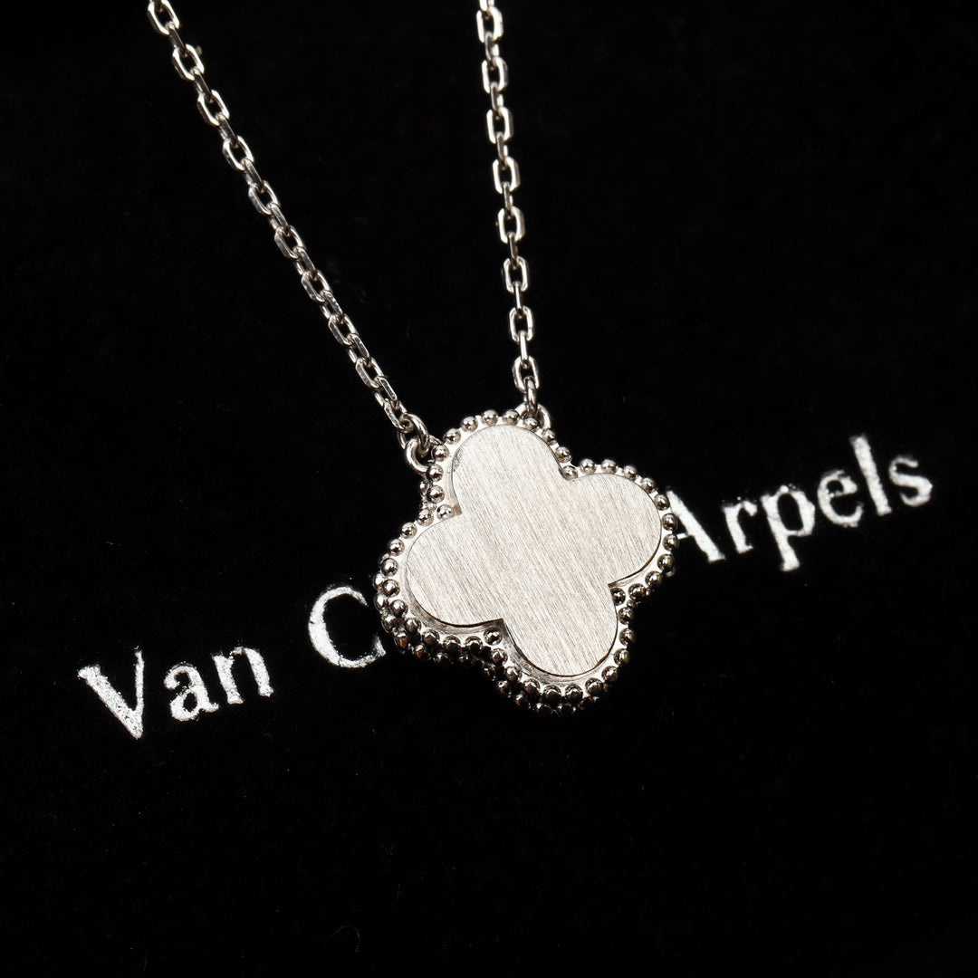 【関税負担なし・送料無料・代引可】ヴァンクリーフ&アーペル ネックレス 未使用 箱付き
