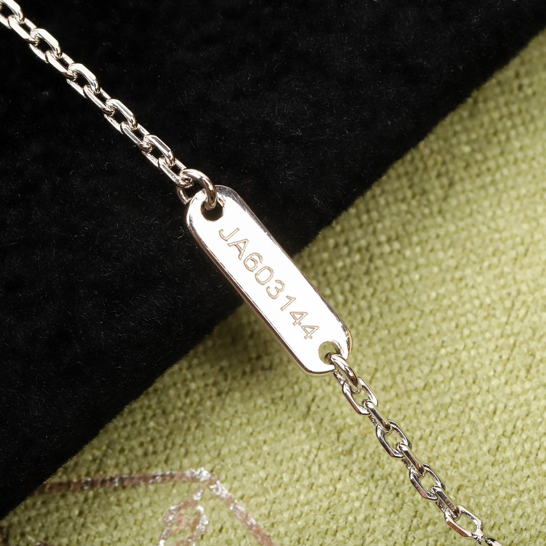 【関税負担なし・送料無料・代引可】ヴァンクリーフ&アーペル ネックレス 未使用 箱付き