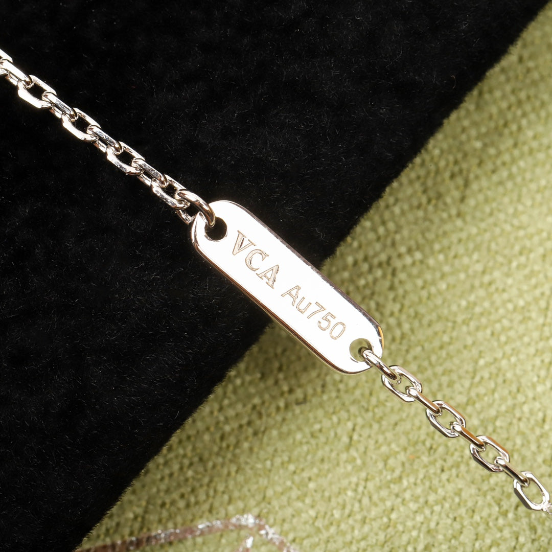 【関税負担なし・送料無料・代引可】ヴァンクリーフ&アーペル ネックレス 未使用 箱付き