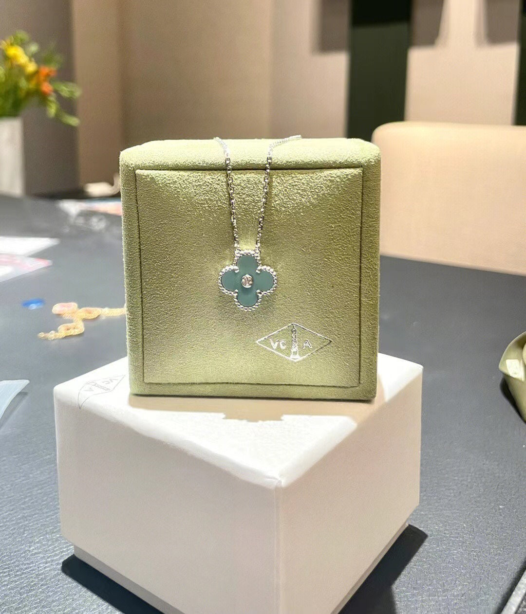 【関税負担なし・送料無料・代引可】ヴァンクリーフ&アーペル ネックレス 未使用 箱付き