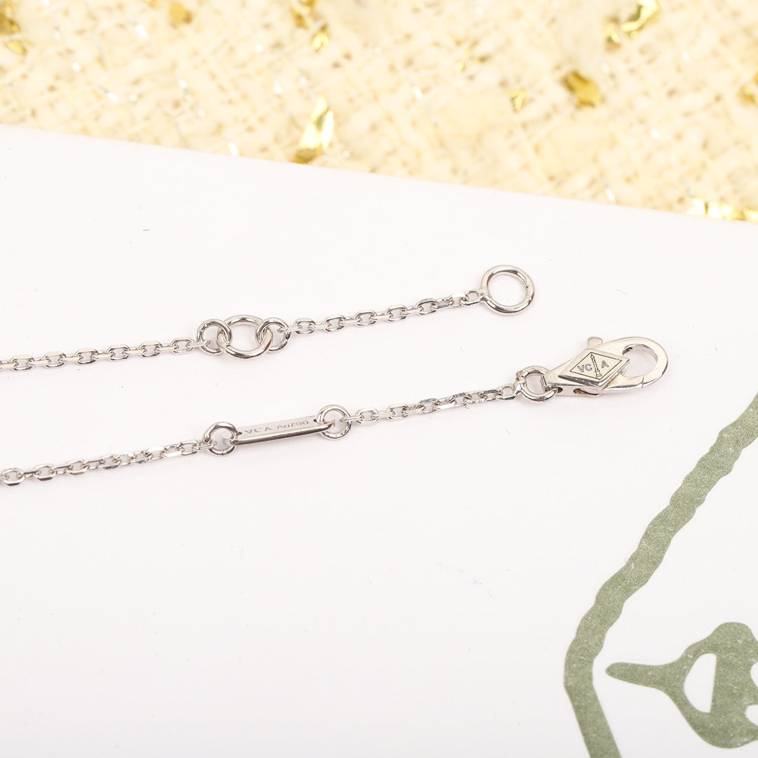 【関税負担なし・送料無料・代引可】ヴァンクリーフ&アーペル ネックレス 未使用 箱付き