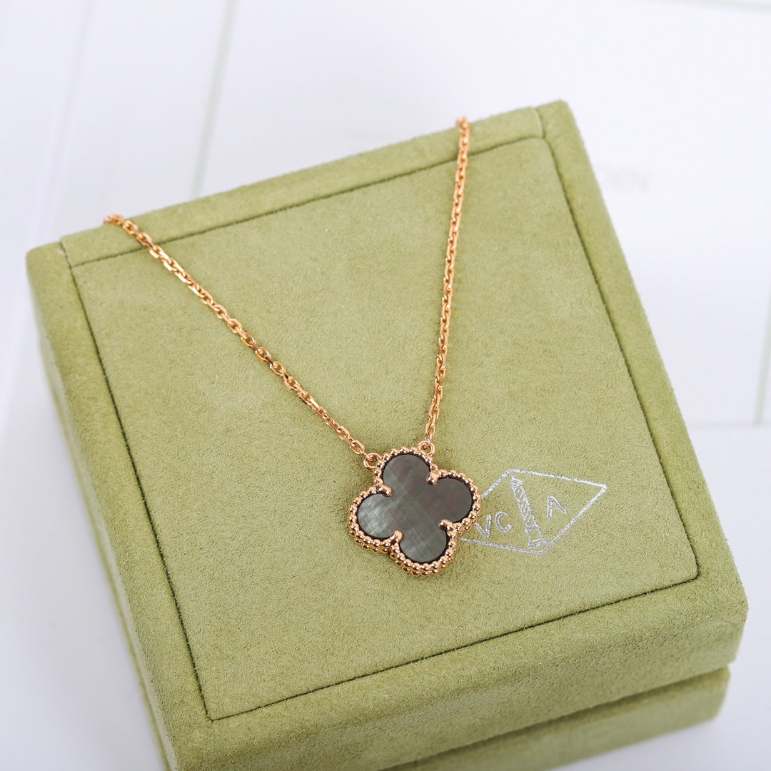 【関税負担なし・送料無料・代引可】ヴァンクリーフ&アーペル ネックレス 未使用 箱付き