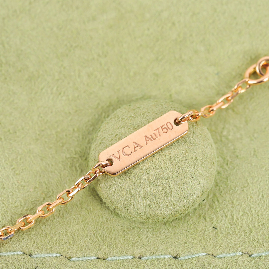 【関税負担なし・送料無料・代引可】ヴァンクリーフ&アーペル ネックレス 未使用 箱付き