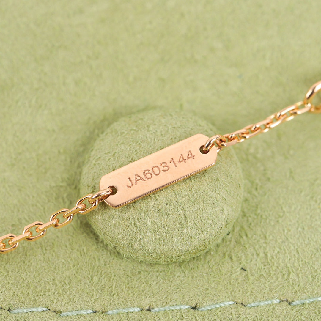 【関税負担なし・送料無料・代引可】ヴァンクリーフ&アーペル ネックレス 未使用 箱付き