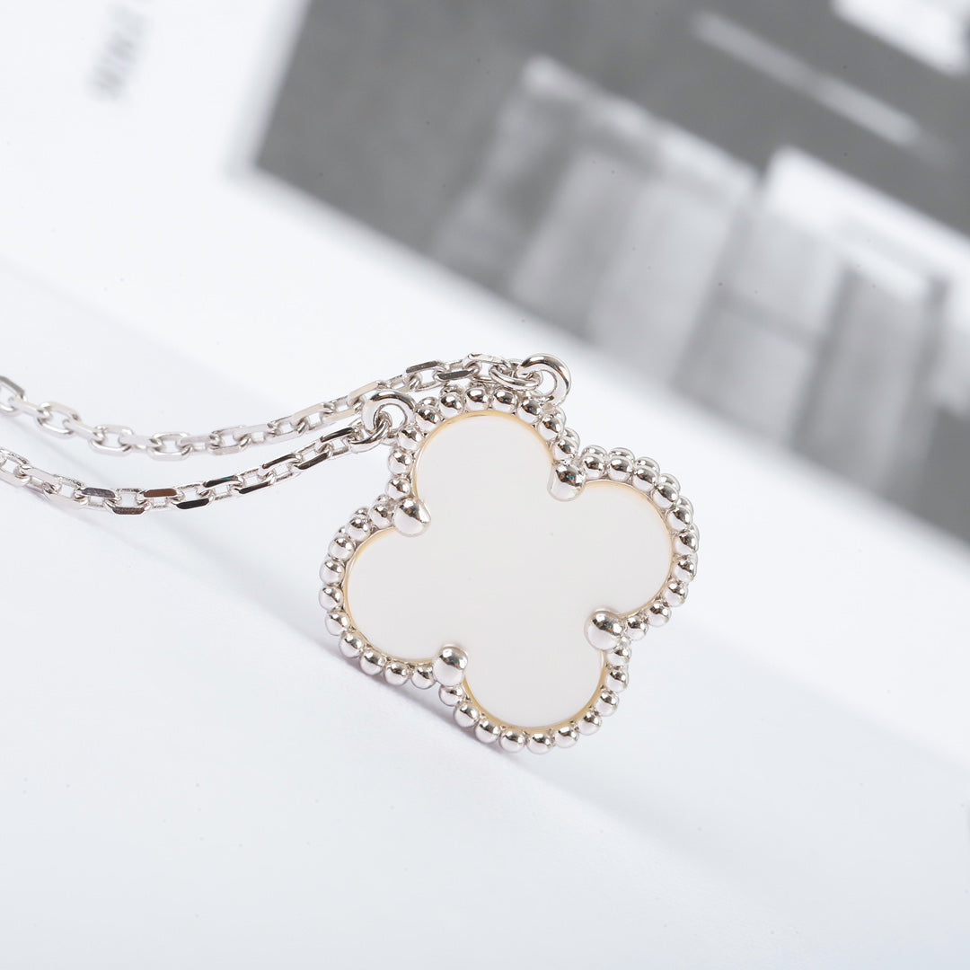 【関税負担なし・送料無料・代引可】ヴァンクリーフ&アーペル ネックレス 未使用 箱付き