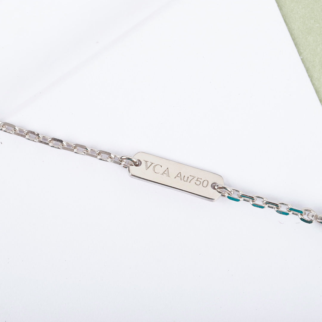 【関税負担なし・送料無料・代引可】ヴァンクリーフ&アーペル ネックレス 未使用 箱付き