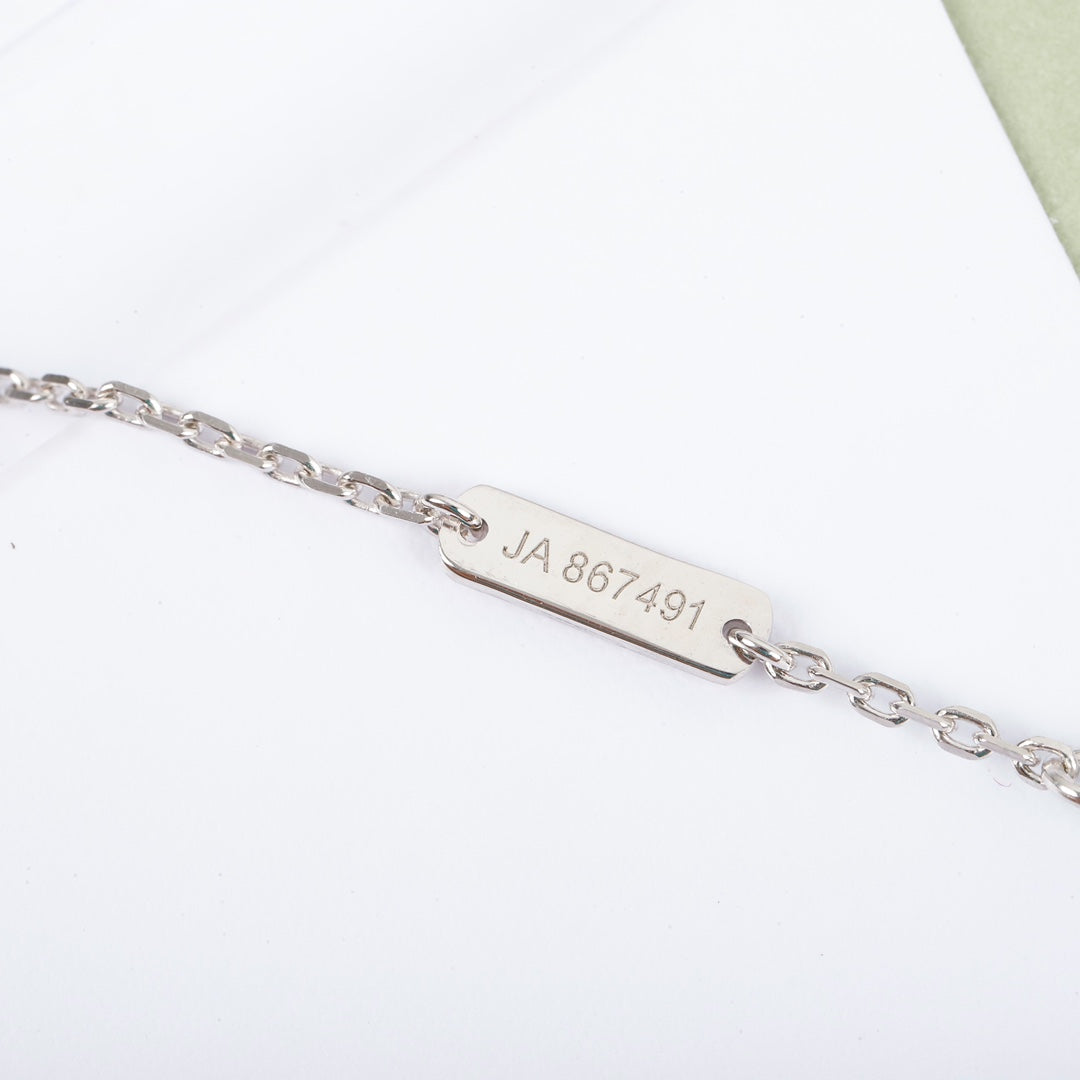 【関税負担なし・送料無料・代引可】ヴァンクリーフ&アーペル ネックレス 未使用 箱付き