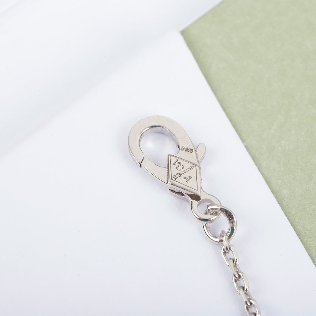 【関税負担なし・送料無料・代引可】ヴァンクリーフ&アーペル ネックレス 未使用 箱付き